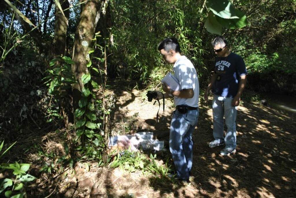 Trabalhadores encontram corpo de homem morto por três tiros Interior