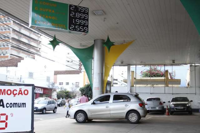 Abastecer com &aacute;lcool atinge valor que compensa, mas reclama&ccedil;&atilde;o continua