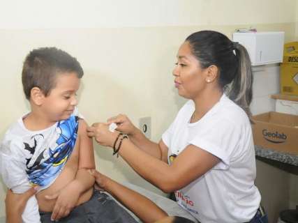 Vacina contra gripe é aplicada em 4 unidades de saúde neste domingo 