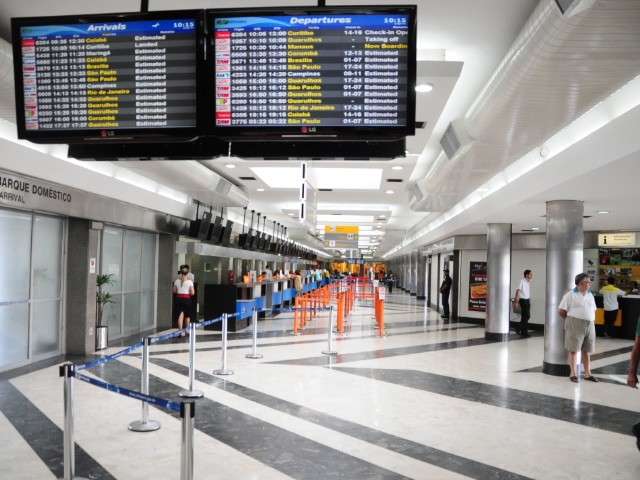 Avi&atilde;o do Governo aterrisa sem trem de pouso e interdita pista