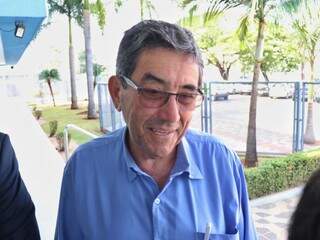 Nelson Cintra, produtor rural, ex-prefeito de Porto Murtinho e investigado na Vostok, em entrevista na porta da PF (Foto: Henrique Kawaminami)