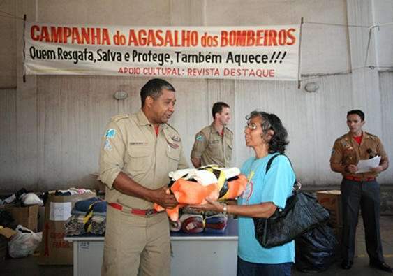 Corpo de Bombeiros come&ccedil;a a receber doa&ccedil;&otilde;es para Campanha do Agasalho 2013