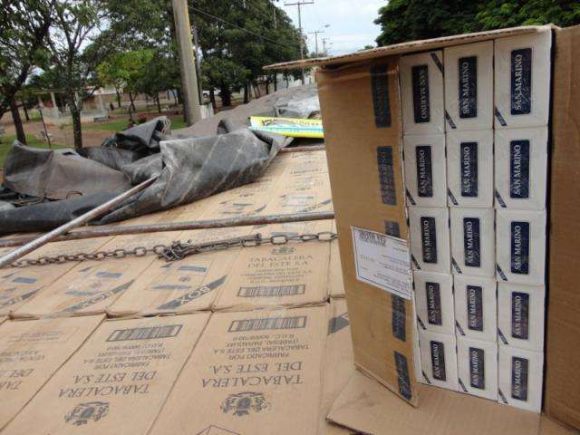 Carreta &eacute; encontrada com 45 mil pacotes de cigarro contrabandeado na MS-395