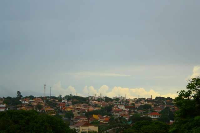 Quarta-feira amanhece com tempo nublado e previs&atilde;o &eacute; de mais chuva 