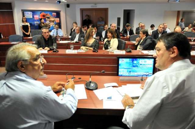Diretores ser&atilde;o convocados para explicar problemas na telefonia