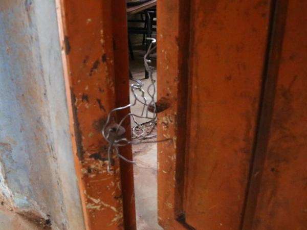 Crach&aacute;s de agentes &quot;davam sopa&quot; em centro comunit&aacute;rio abandonado