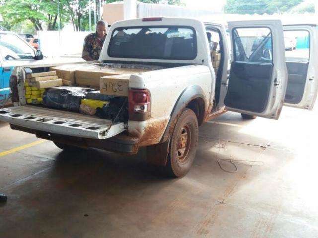 Em estrada vicinal, PMA apreende camionete com uma tonelada de maconha