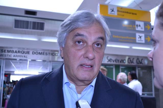 Pesquisa aponta Delc&iacute;dio com 44,5% e Nelsinho com 24,08% no Estado