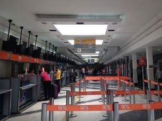 São até raros os dias em que o aeroporto está lotado. Foto da última quarta-feira (26). (Adriano Fernandes) 