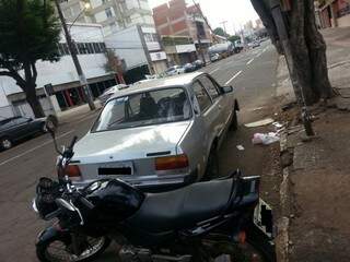 Leitora flagra carro estacionado em vagas de motos no Centro de Campo Grande