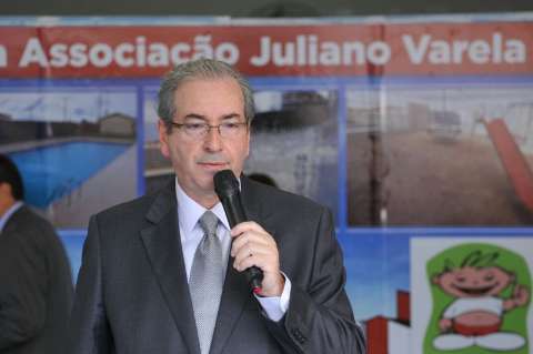 Em visita a escola Juliano Varela, Eduardo Cunha defende educação especial 