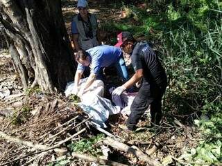 Corpo foi encontrado em uma matinha nos fundos do BNH 4º Plano (Foto: Adilson Domingos)