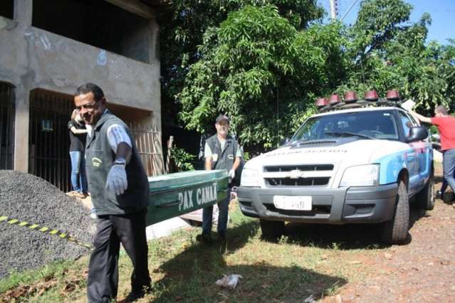 Homem &eacute; assassinado a pauladas e corpo jogado da sacada de obra