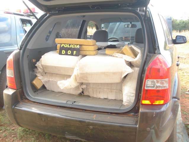 Pol&iacute;cia apreende meia tonelada de maconha com paraguaios em Ponta Por&atilde;