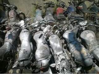 As motocicletas ficaram destruídas. (Foto: Jornal da Nova)