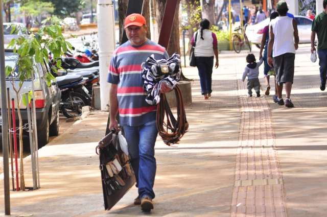 Notificados pela prefeitura, vendedores ambulantes somem da &aacute;rea central