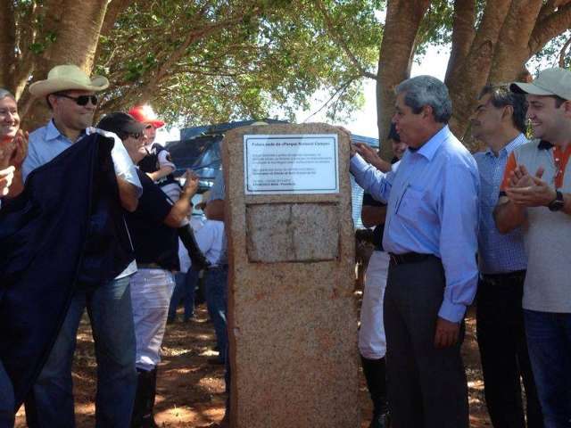 Acrissul lan&ccedil;a pedra fundamental de parque em rodovia durante cavalgada