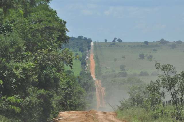Moradores protestam e pedem melhorias em rodovia tur&iacute;stica