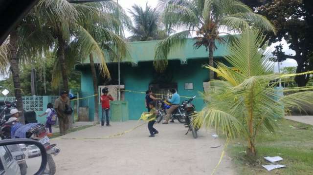 Homem &eacute; espancado, morre, popula&ccedil;&atilde;o se revolta e p&otilde;e fogo em delegacia