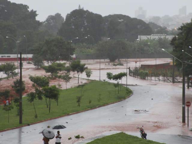  Meteorologia prev&ecirc; mais chuva neste domingo em MS