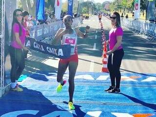 Meseret Gezahegn Merine, da Etiópia, venceu a prova principal entre as mulheres (Foto: Caixa/Divulgação)