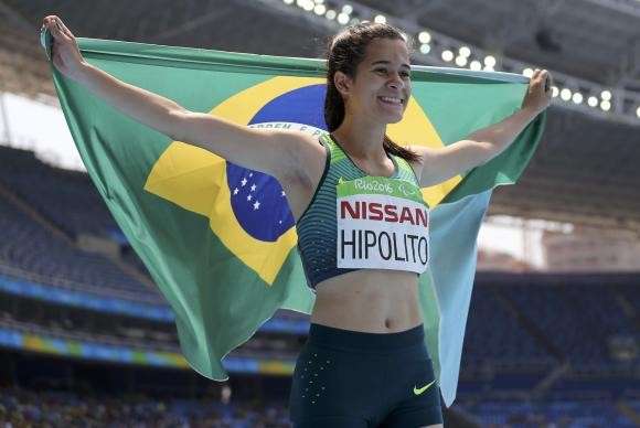 Ver&ocirc;nica Hip&oacute;lito fica com o bronze nos 400m e Brasil supera marca de Londres