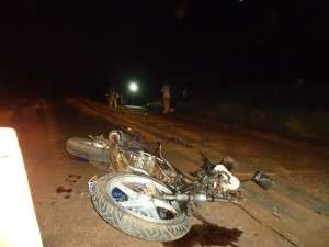 Motociclista morre ao bater em carreta na MS-270