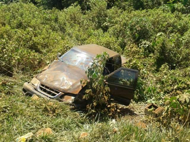 Dupla que faz furtos &ldquo;constantes&rdquo; em bairro &eacute; suspeita de roubar caminhonete
