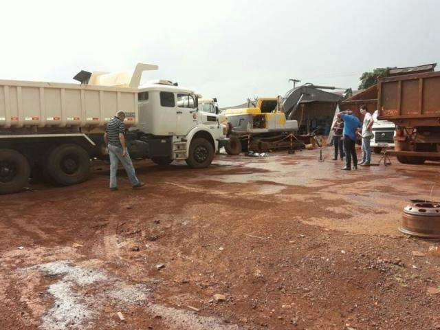 Homem morre ap&oacute;s ser atingido por caminh&atilde;o em p&aacute;tio de oficina