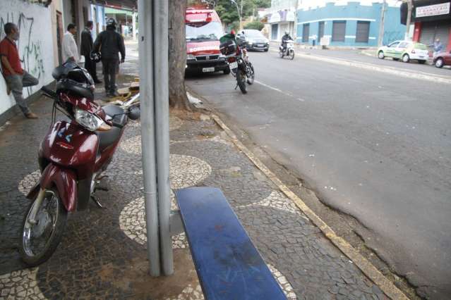 Acidente entre moto e pedestre deixa tr&acirc;nsito lento na Marechal C&acirc;ndido Rondon 
