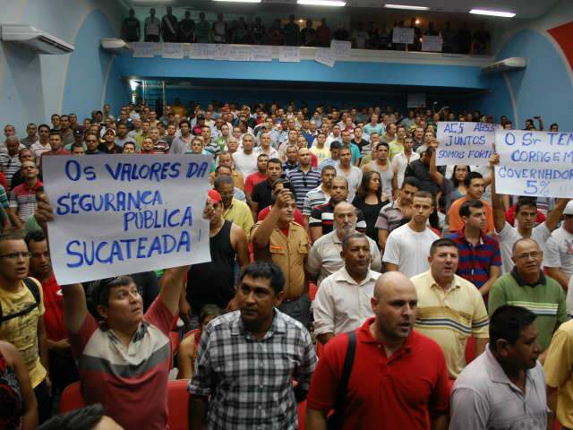  Bombeiros e PMs adotam &quot;toler&acirc;ncia zero&quot; para pressionar por reajuste