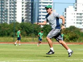 Fernando Diniz enfrenta problemas externos e em campo para escalar o Fluminense. (Foto: Maílson Santana/Fluminense FC)