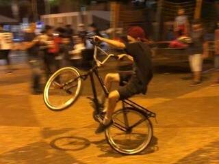 Nos finais de semana, a atração da Orla são as bicicletas Monark