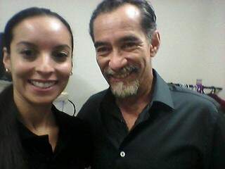 Priscila com Chico Diaz nos bastidores do filme Em Nome da Lei, gravado em Dourados (Foto:
Arquivo Pessoal)