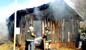 Inc&ecirc;ndio destr&oacute;i casa e idosa fica ferida em F&aacute;tima do Sul