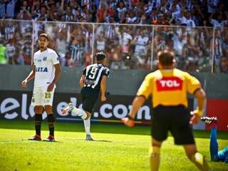  Com 2 gols de Ricardo Oliveira, Atl&eacute;tico Mineiro vence Santos por 3 a 1 