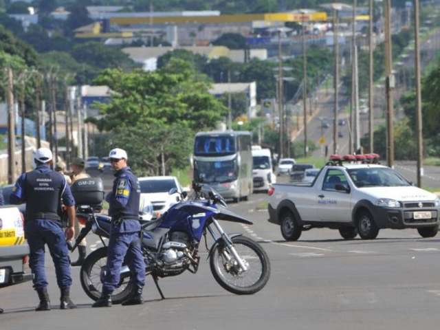 Protesto termina e prefeitura mant&eacute;m sorteio de pontos para ambulantes