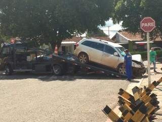 Carro que bateu em muro da PF &eacute; de empres&aacute;rio e levava 5,8 kg de coca&iacute;na