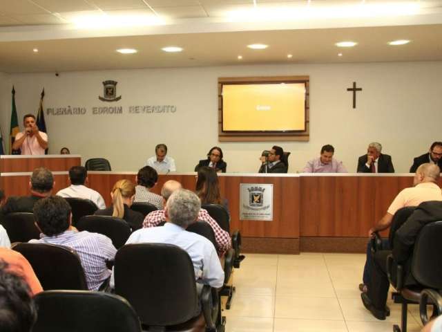 Na C&acirc;mara, Marquinhos diz que vai rever cobran&ccedil;a de taxa de ilumina&ccedil;&atilde;o