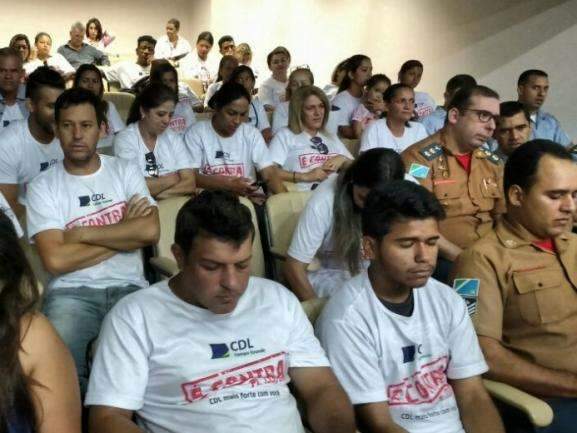 Pressionados, deputados recuam e derrubam lei que beneficiaria clientes