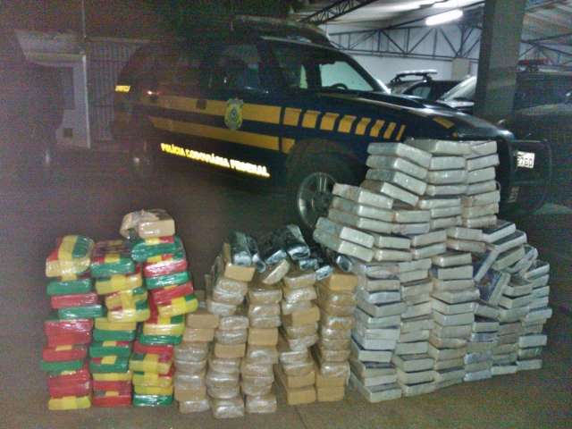 Empres&aacute;rio &eacute; preso com 209 quilos de coca&iacute;na e crack em caminhonete Hilux