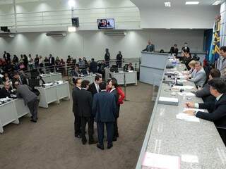 Vereadores discutem  no plenário da Câmara Municipal. (Foto: Izaías Medeiros/Câmara Municipal de Campo Grande).