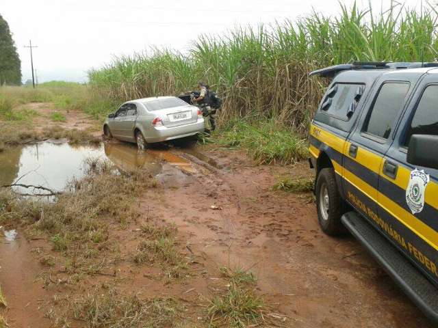 Opera&ccedil;&atilde;o apreende ve&iacute;culo de luxo com 307 quilos de maconha