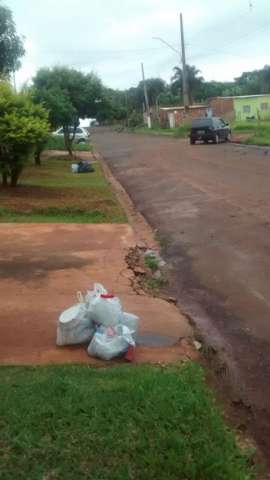 Moradores reclamam da falta de coleta de lixo em bairros da Capital