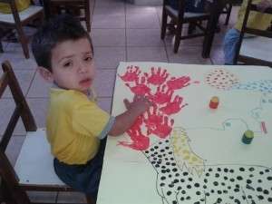 Menino de 3 anos morre afogado em piscina ao brincar de esconde-esconde