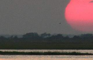 Pôr do sol na captação de água do Rio Paraguai, em Corumbá -Foto: Sílvio Andrade