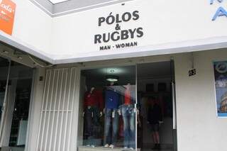 A loja chama &quot;Pólos e Rugbys e fica na Galeria Ipanema, na avenida Mato Grosso, 3519, região do bairro Coophafé.