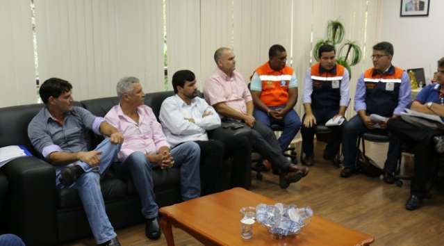 Prefeitos se re&uacute;nem com Defesa Civil e esperam decreto de emerg&ecirc;ncia amanh&atilde;