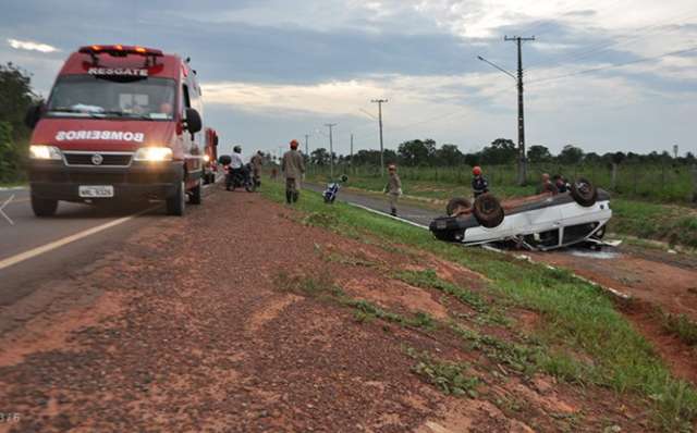 Homem perde controle de dire&ccedil;&atilde;o e fica ferido ap&oacute;s capotagem na BR-359