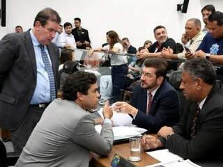 Deputados Eduardo Rocha (MDB), Beto Pereira (PSDB), Pedro Kemp (PT) e João Grandão (PT) durante sessão (Foto: Victor Chileno/ALMS)